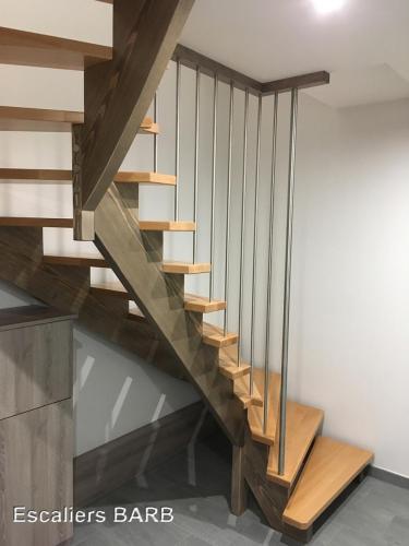Escalier crémaillère gris