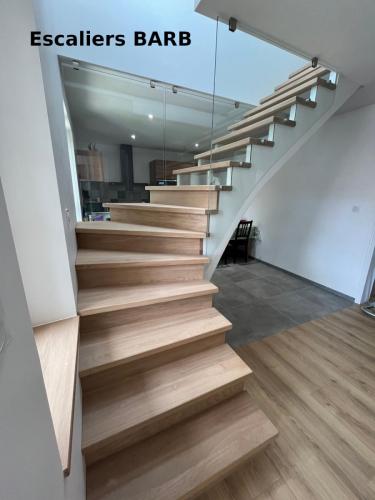 escalier-bois-design-chene-blanc-verre