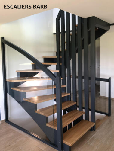 escalier moderne chêne laqué gris verre et claustra