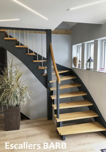 escalier moderne en chêne limons et crémaillères laqué gris